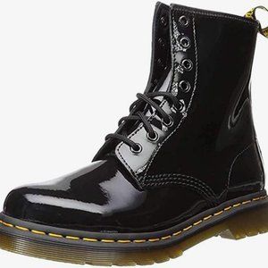 Dr. Martens Women's Lace Boot Black Patent Lamper Size 6 US NEW